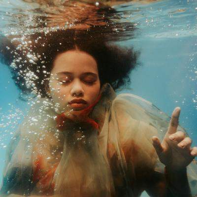 Nu știam că în iubire nu trebuie să te simți ca și cum te îneci în ocean