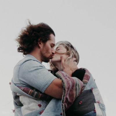 28 de moduri prin care îți demonstrează că te iubește cu adevărat