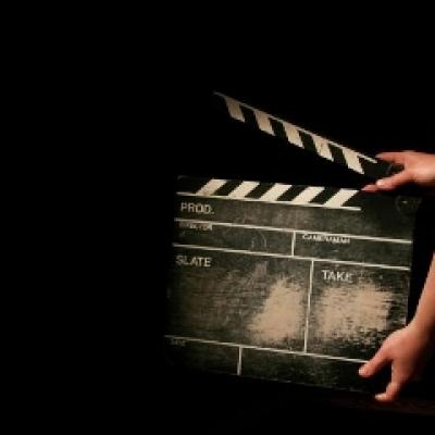 Top 10 seriale cu care sa-ti omori timpul