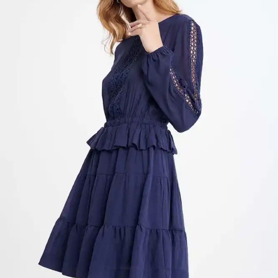 Bleumarin este NOUL negru! 20 de piese vestimentare pentru garderoba ta