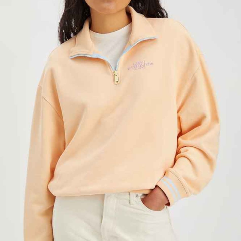 Peach Fuzz: Culoarea anului 2024 în modă