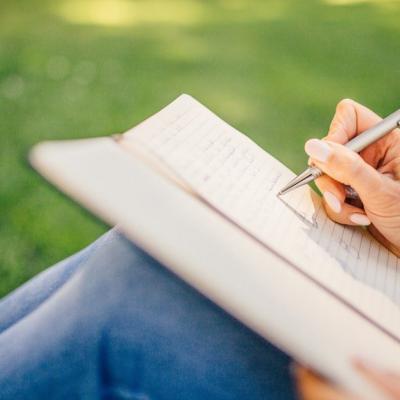 5 afirmatii non-cliseice pe care sa le repeti cand ai nevoie: Te ajuta in mod real!