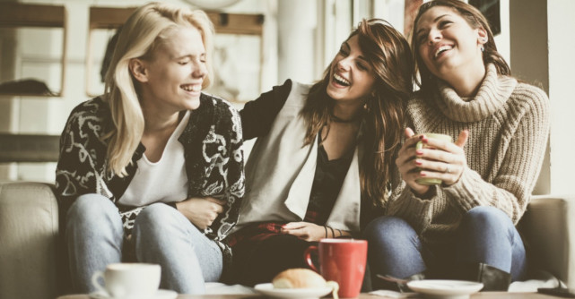 Prieteni care nu respecta intimitatea: se baga in relatia ta de cuplu prea mult?