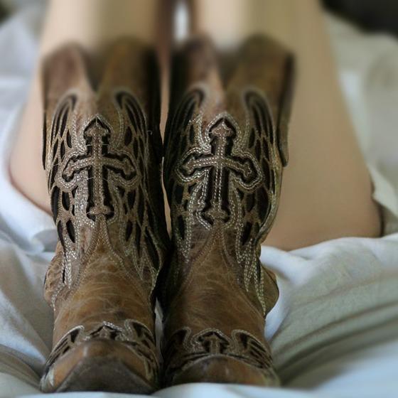 Ghete confortabile fara toc in tinute elegante