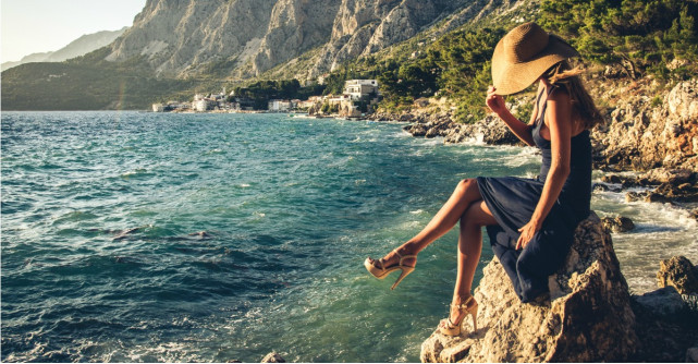 Cele mai cool accesorii: palarii de vara cu mesaje