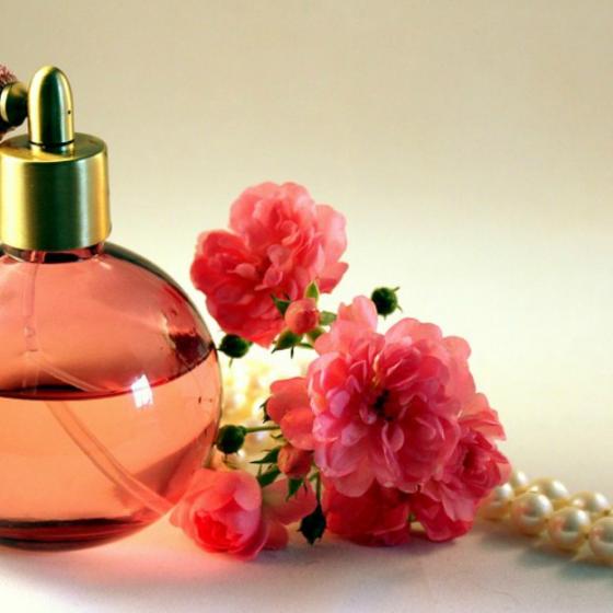 Cum alegi parfumul potrivit și să nu te lași influențată