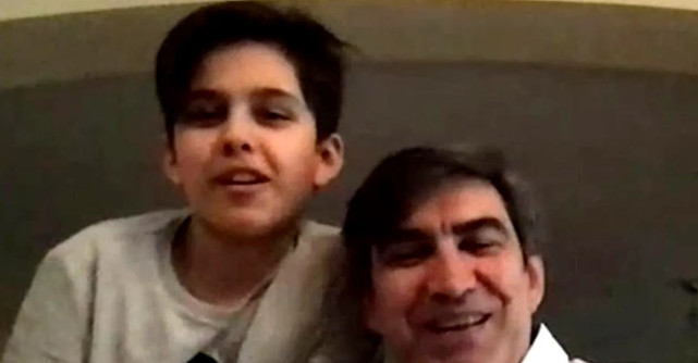 Cât de mare a crescut fiul Vicăi Blochina și a lui Victor Pițurcă! UIte cum s-a fotografiat Edan, alături de mama sa