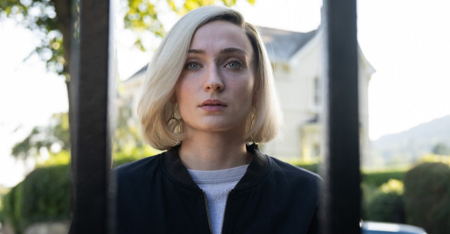 Sophie Turner în rolul unei celebre hoațe de bijuterii