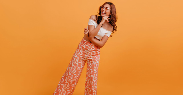 Pantaloni lejeri de vară perfecți pentru zilele călduroase! 