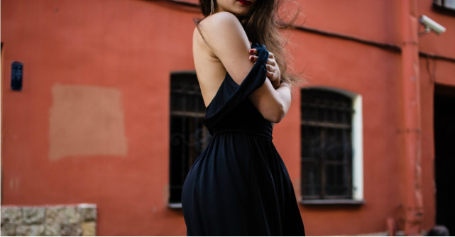 Imbracata in negru din cap pana in picioare? DA!