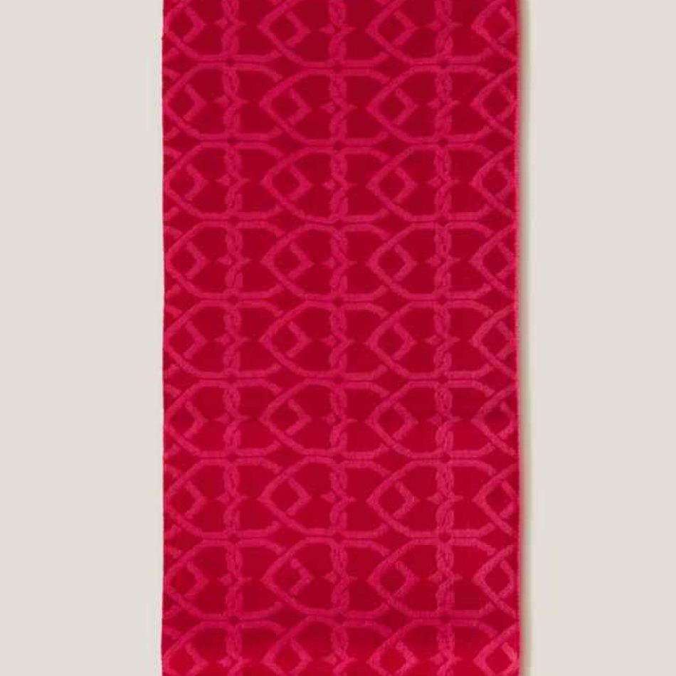 Cum integrăm nuanțele de roșu în ținute? 20 de piese vestimentare pentru anul 2024