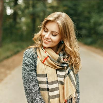 Stropi de energie:  7 eșarfe colorate pentru un look desăvârșit 