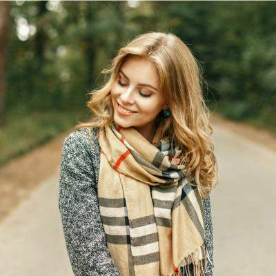 Stropi de energie:  7 eșarfe colorate pentru un look desăvârșit 