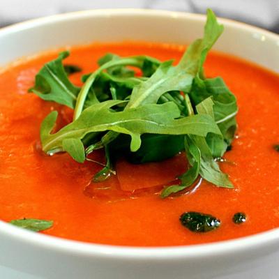 Supa gazpacho cu menta si capsune, o reteta racoritoare de vara