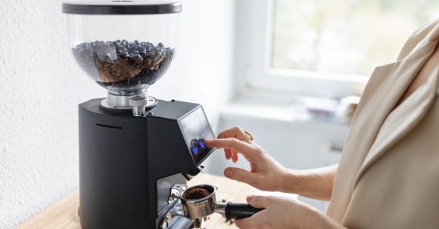 Râșnița de cafea cu cântar integrat, secretul unui espresso aromat, ca la cafenea