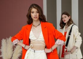 Exista o a doua femeie în viața lui. Și știam