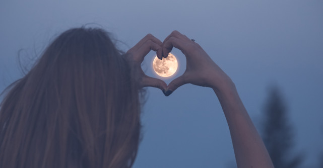 Horoscopul dragostei: Trei zodii care pot întâlni iubirea predestinată în săptămâna 16–22 iunie