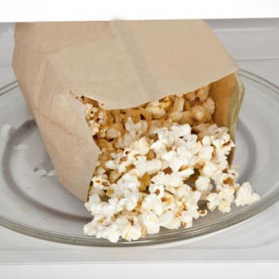Cat de nesanatos este popcornul la microunde. Nu o sa mai mananci niciodata