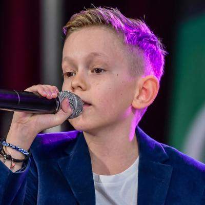 Cine este David Crăciun, micuțul talentat de doar 11 ani, cel mai tânăr solist din Hollywood in Songs