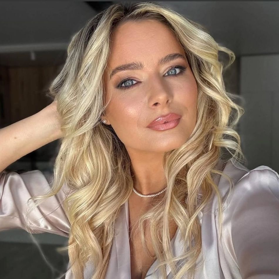 Laura Cosoi, emoționată până la lacrimi după ce a ajuns acasă cu bebelușa Nina. Surpriza pregătită de cele patru surori