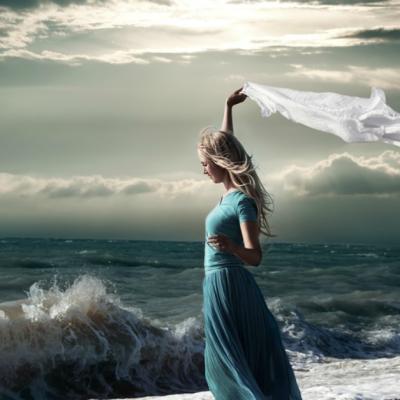 Nu ai cum sa linistesti o furtuna… asa ca opreste-te din a mai incerca...