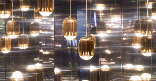 Salonul International de Mobila de la Milano: lampa Fin, semnata Tom Dixon