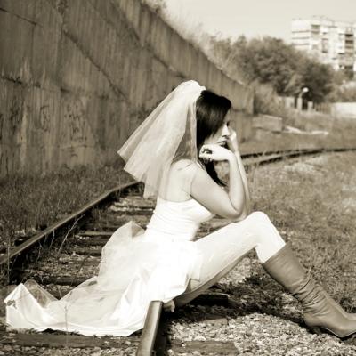 3 nunti si-o domnisoara de onoare: Blestemul fetei batrane 