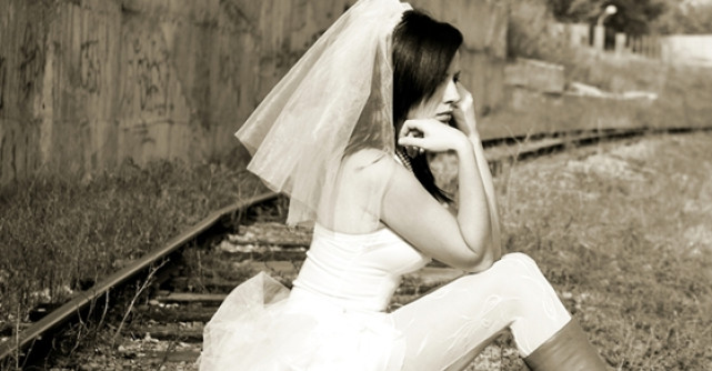 3 nunti si-o domnisoara de onoare: Blestemul fetei batrane 