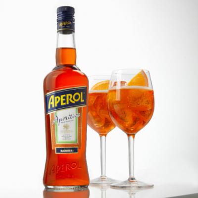 Aperol Spritz adauga savoare intalnirilor in doi