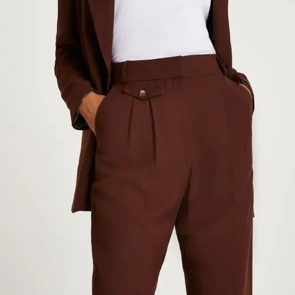 Eleganță și stil la birou: 20 de perechi de pantaloni