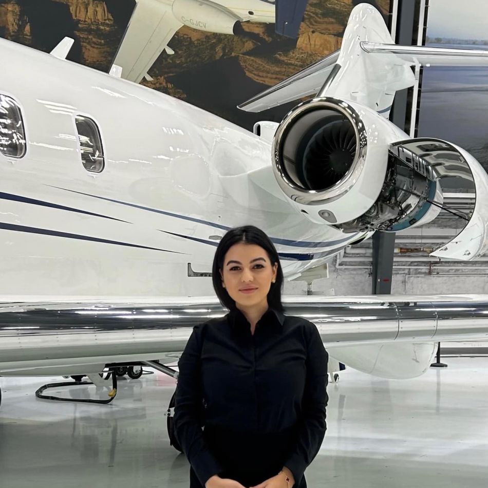 Romina Gingașu critică acțiunea lui Georgescu de boicot a supermarket-urilor: Retrage-te cu onoare, voievod pe cal...