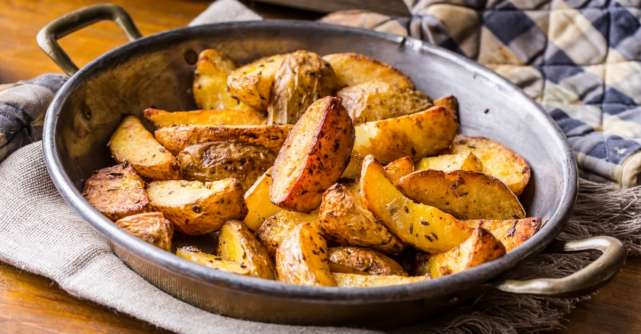Cum să faci cei mai buni cartofi la cuptor, după rețeta lui Jamie Oliver