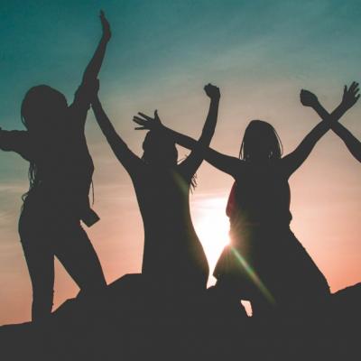 3 tipuri de prietene pe care este bine sa le ai pana la 40 de ani