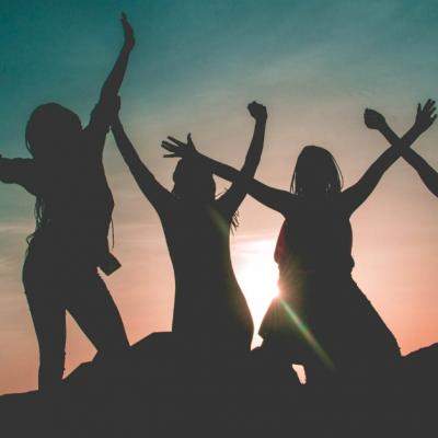 3 tipuri de prietene pe care este bine sa le ai pana la 40 de ani