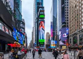 Olivia Addams, finalistă Eurovision, ajunge pe billboard în Times Square chiar înainte de marea finală