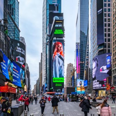 Olivia Addams, finalistă Eurovision, ajunge pe billboard în Times Square chiar înainte de marea finală