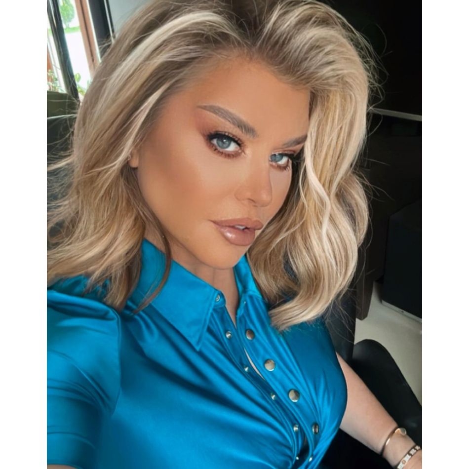 Loredana, ținută de infarct la malul mării! Bărbații au aruncat cu bani, însă internauții au criticat-o dur