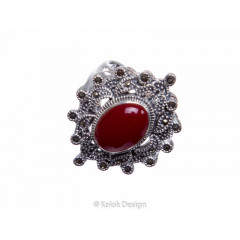 Inel din argint cu o piatr oval de agat rou i marcaite