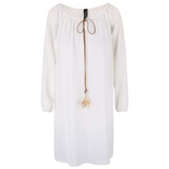 Rochie alba Madonna cu margele din piele in zona taliei