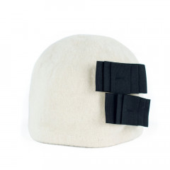 Caciula din lana alba