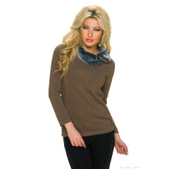 Pulover din tricot cu guler din blanita