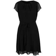 Rochie neagra pentru femeile cu forme