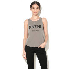 Top gri cu mesaj imprimat