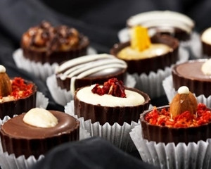 Ceva dragut, o cutie de bomboane frumos ambalata sau turta dulce cu toate aromele din lume, poate se mai indulceste putin. 