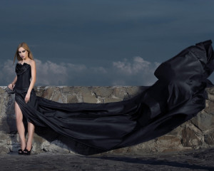 O sa imi fac singura un cadou de Ziua Indragostitilor. Eventual cea mai scumpa si cea mai frumoasa rochie disponibila, pentru ca merit.     