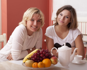 Luam masa in oras si stam de vorba   