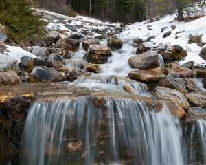 Apa trece, pietrele raman. 