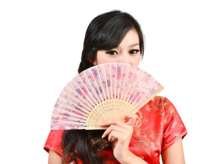 Cine isi vinde evantaiul, isi face vant cu mana