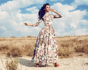 Ii descriu in detaliu ce imi doresc si ii arat si o fotografie. 