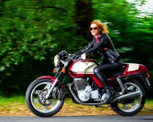 N-as lucra. Mi-as pune traista-n bat si as pleca sa colind toata lumea. 